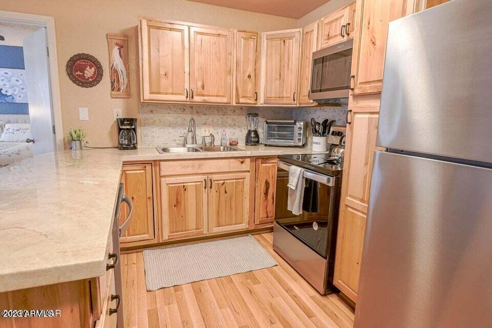 2700 S WHITE MOUNTAIN Road, 721