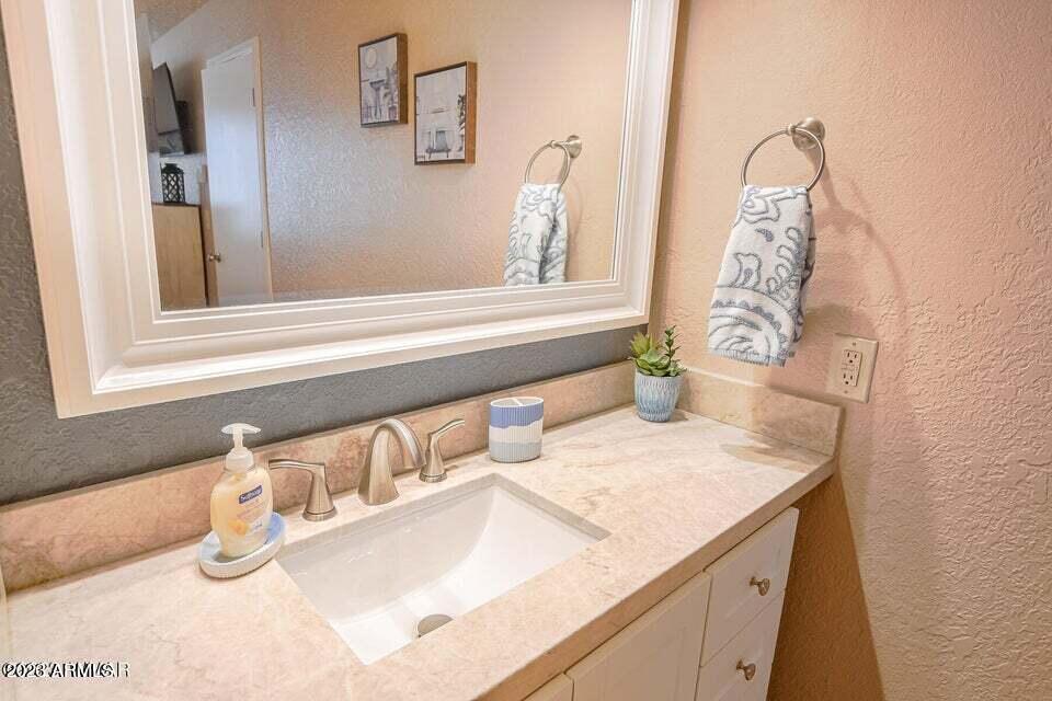 2700 S WHITE MOUNTAIN Road, 721