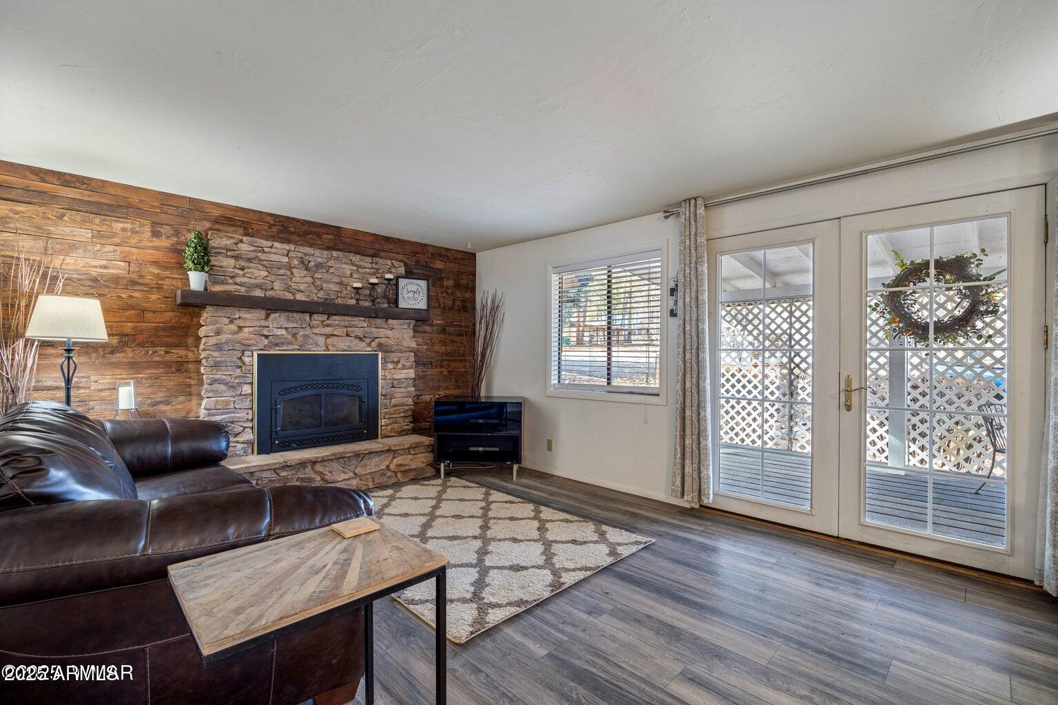 1121 WHITE TAIL Drive