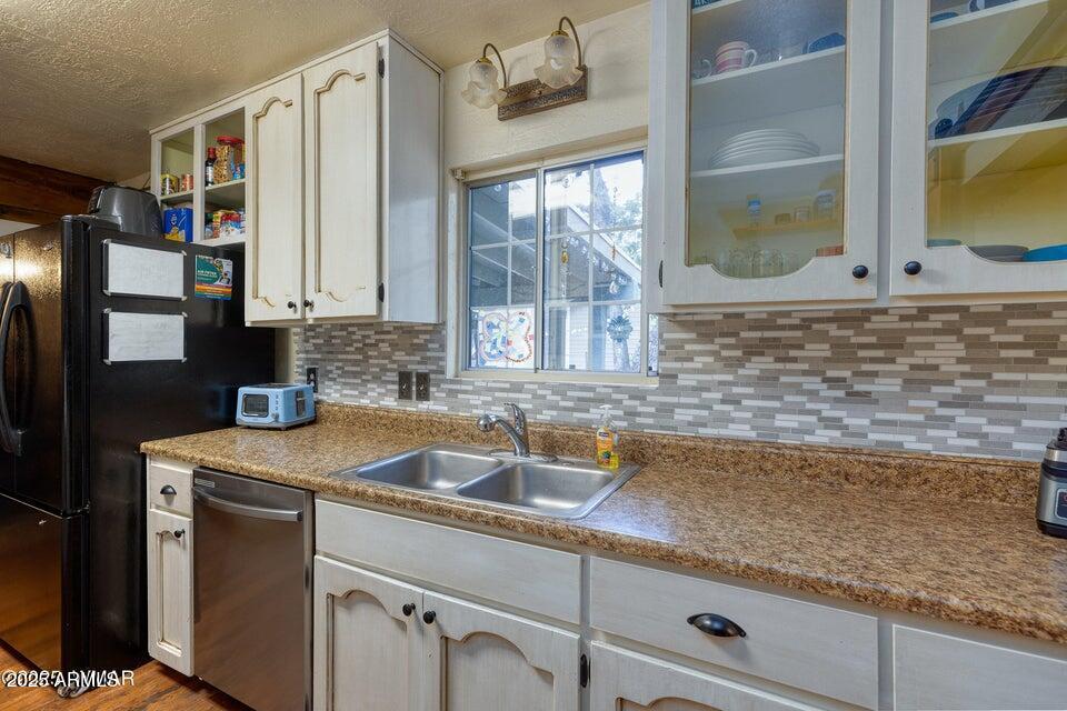 4966 SHERWOOD Drive, Lakeside