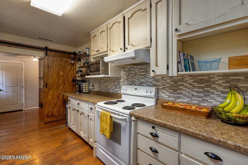 4966 SHERWOOD Drive, Lakeside