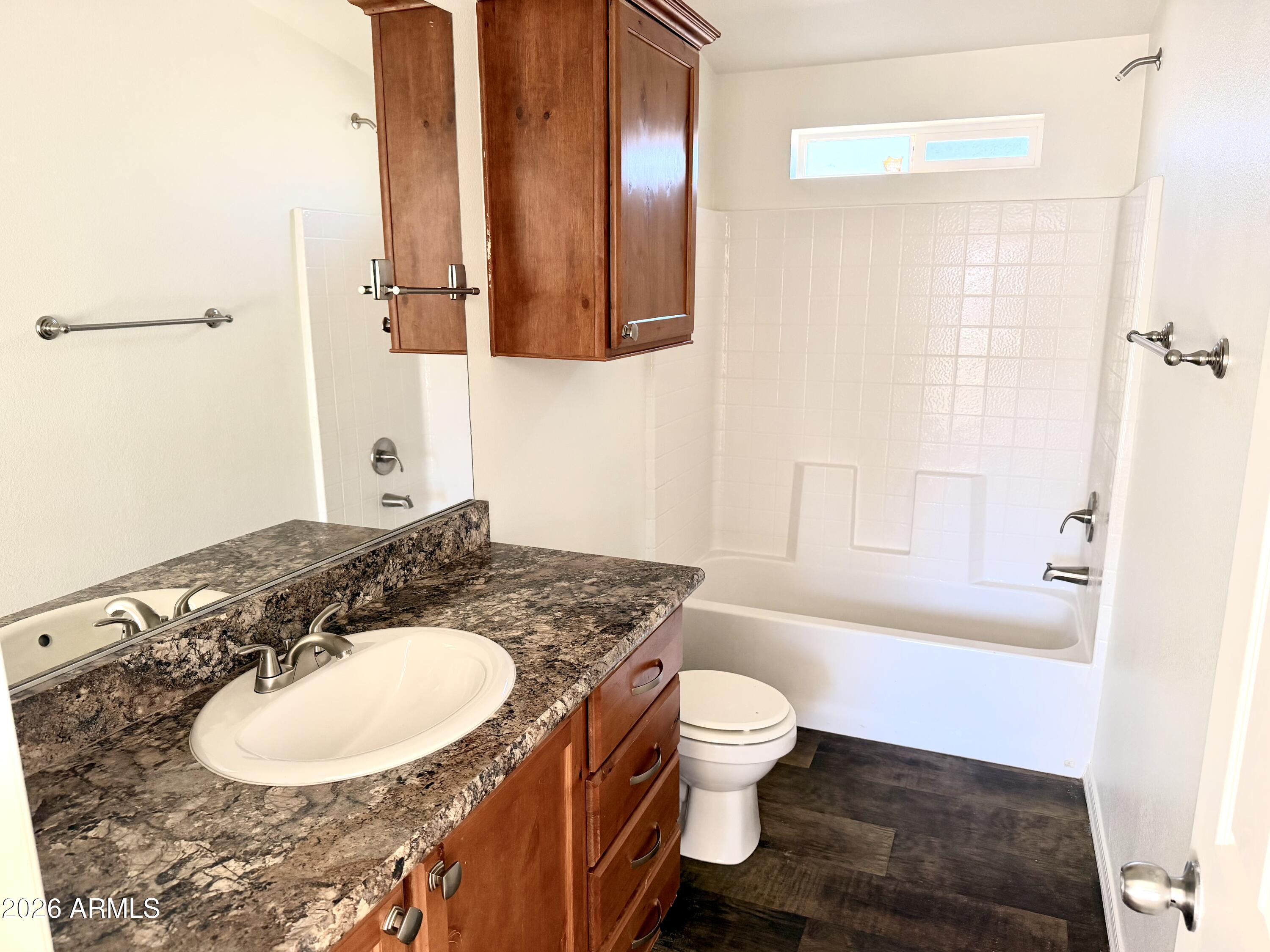 2122 MEADOW Lane