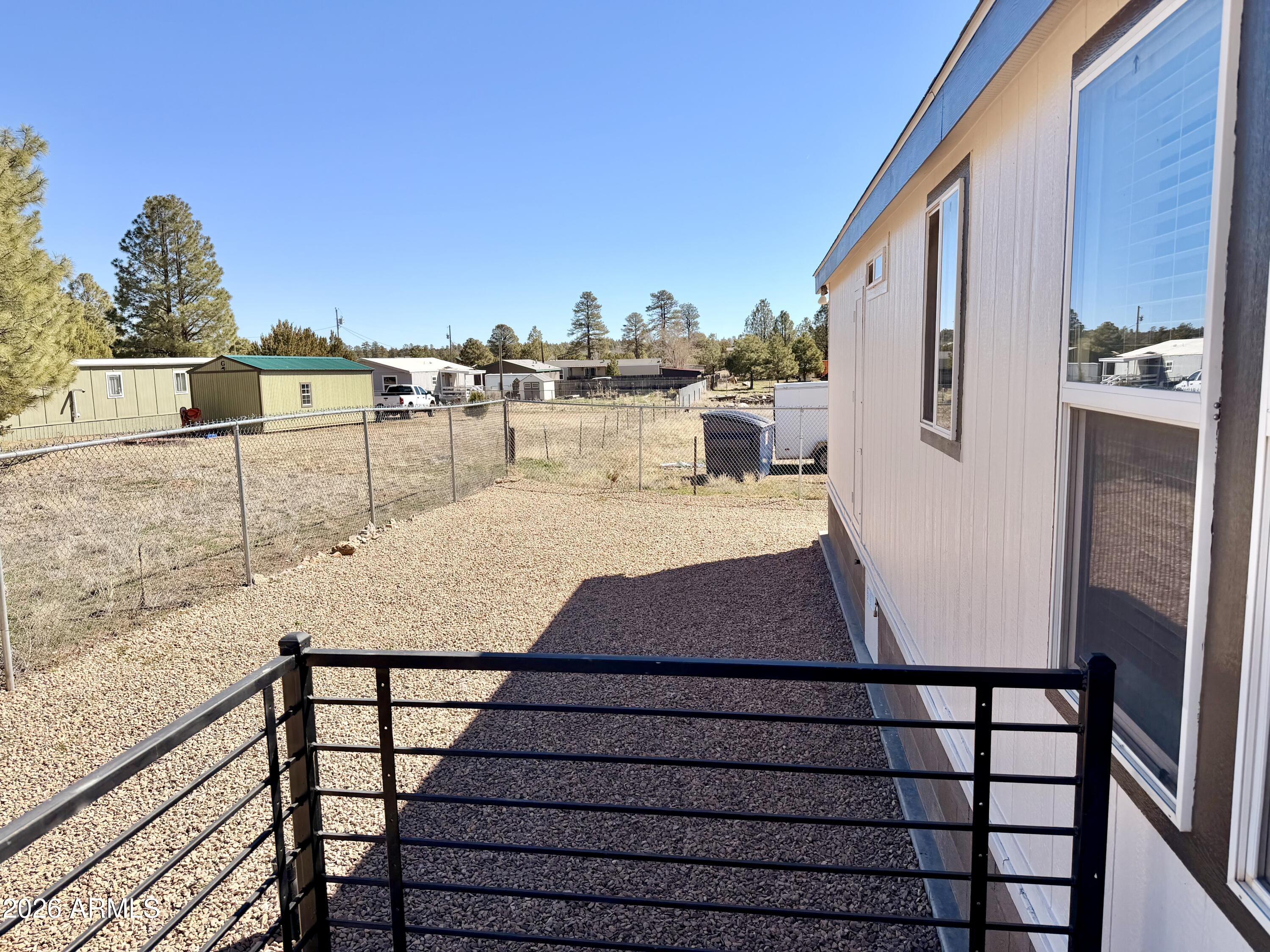 2122 MEADOW Lane