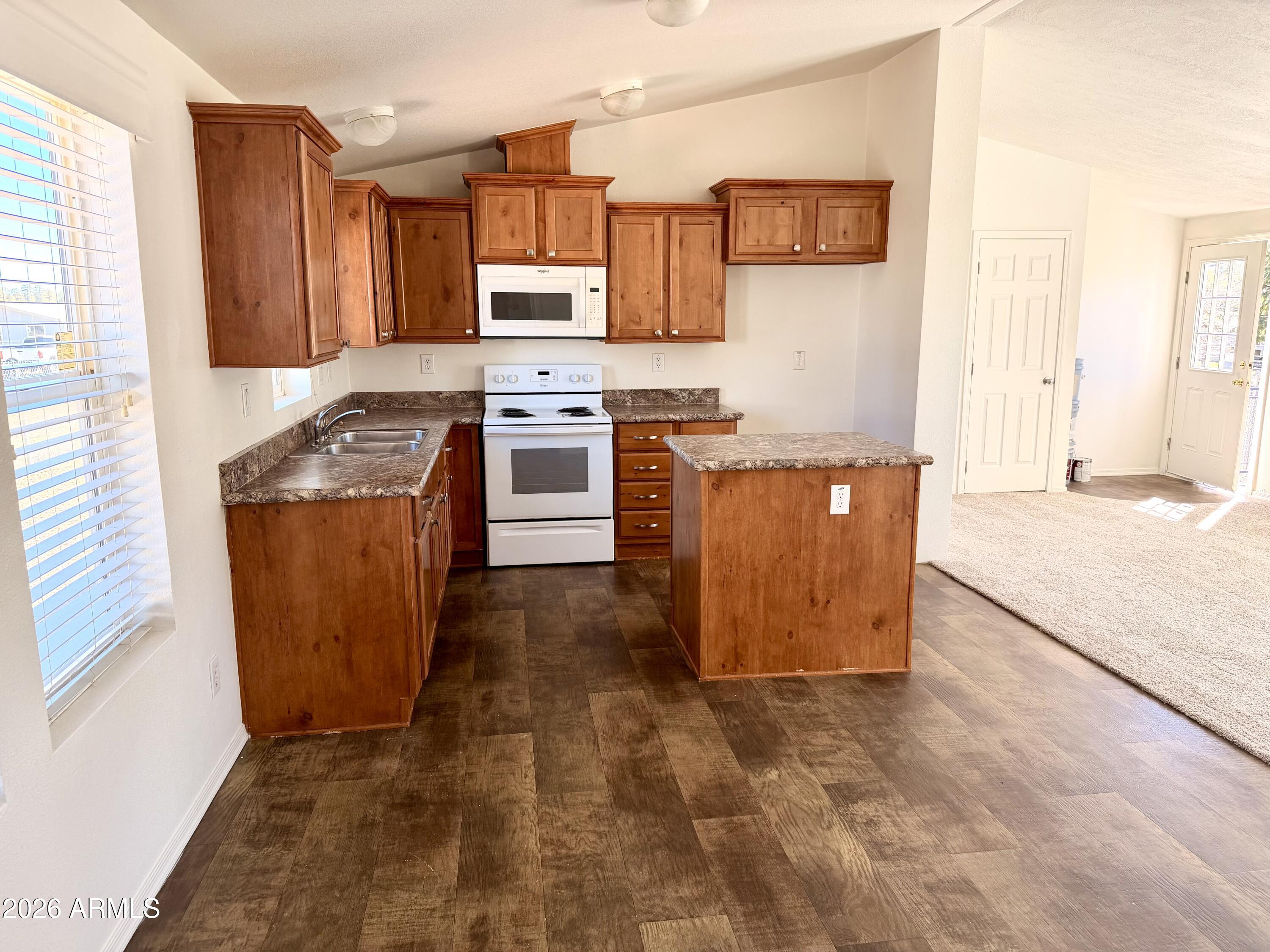 2122 MEADOW Lane