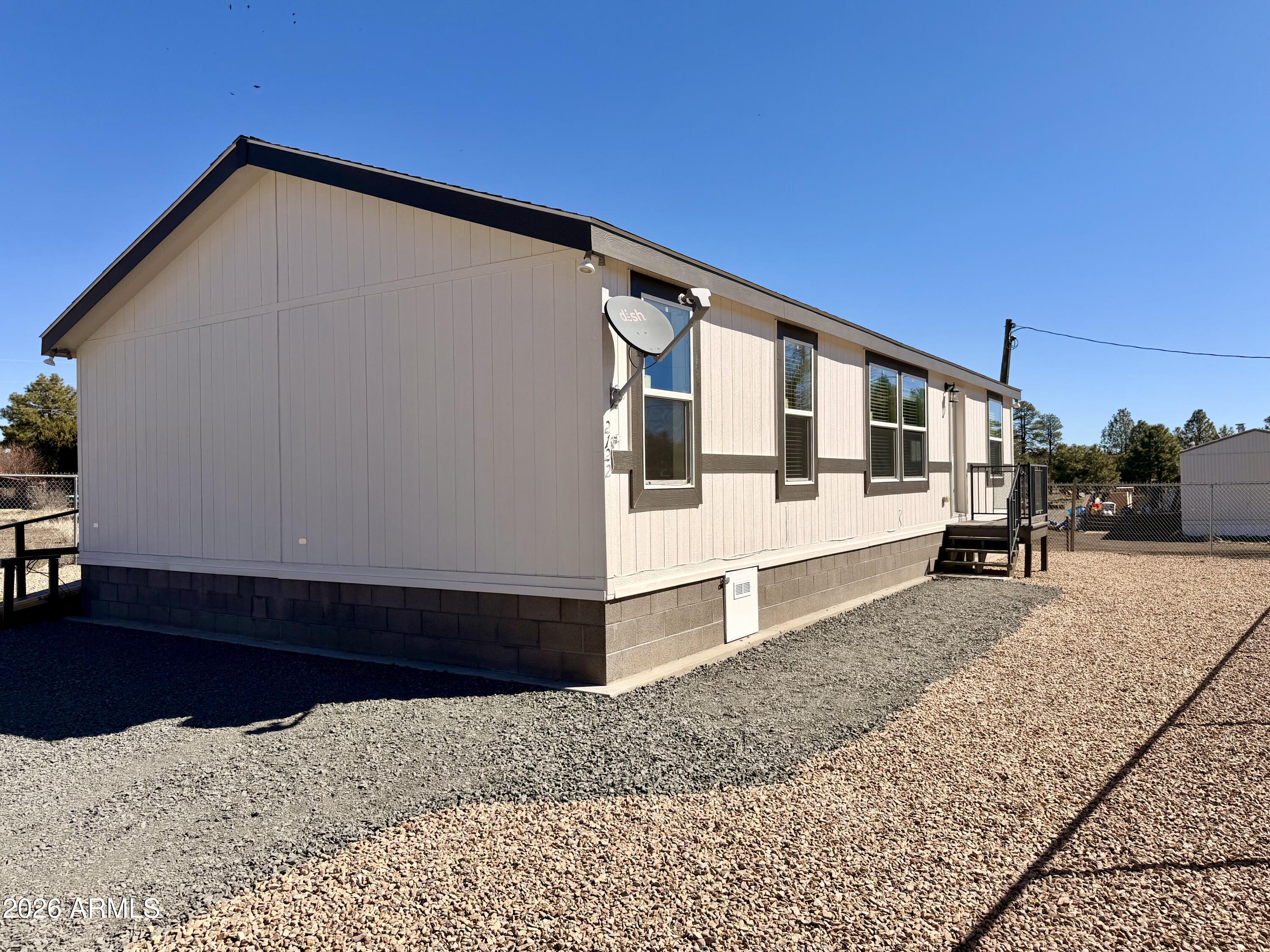 2122 MEADOW Lane