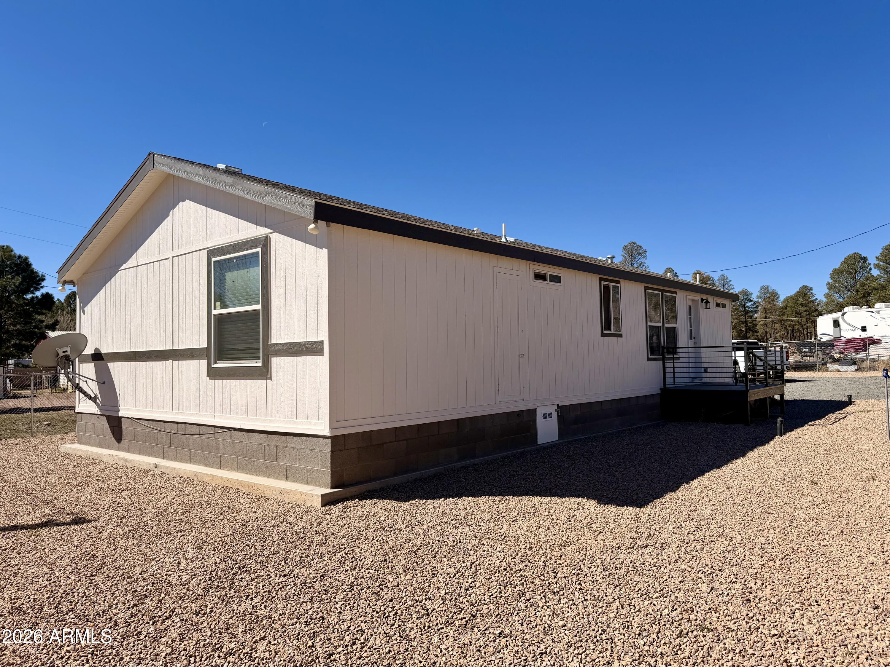 2122 MEADOW Lane