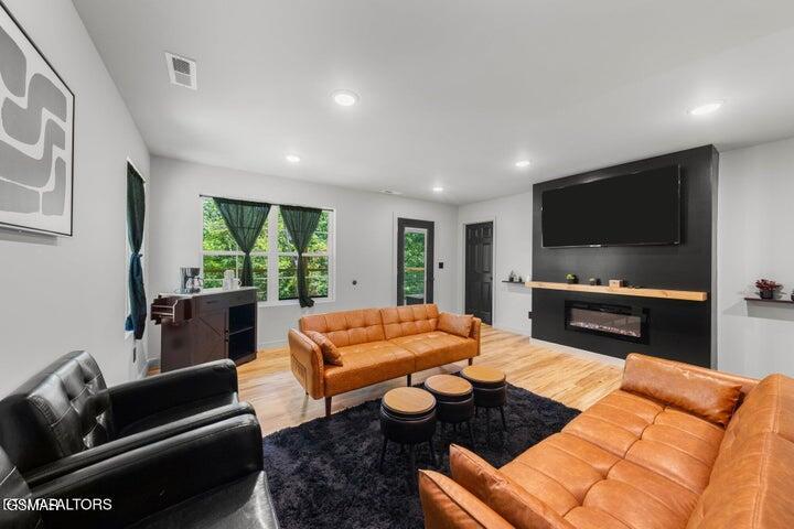 1023 Boardly Hills Boulevard