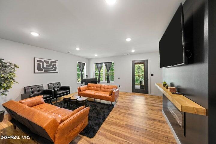 1023 Boardly Hills Boulevard