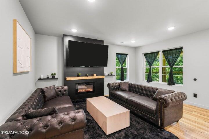 1023 Boardly Hills Boulevard