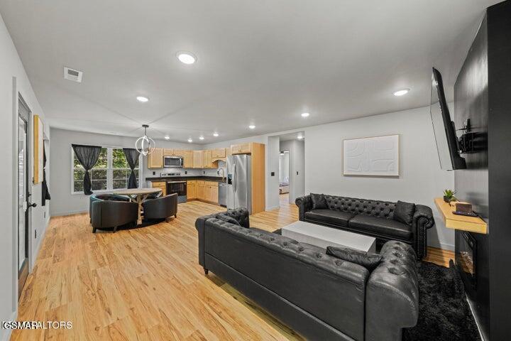 1023 Boardly Hills Boulevard