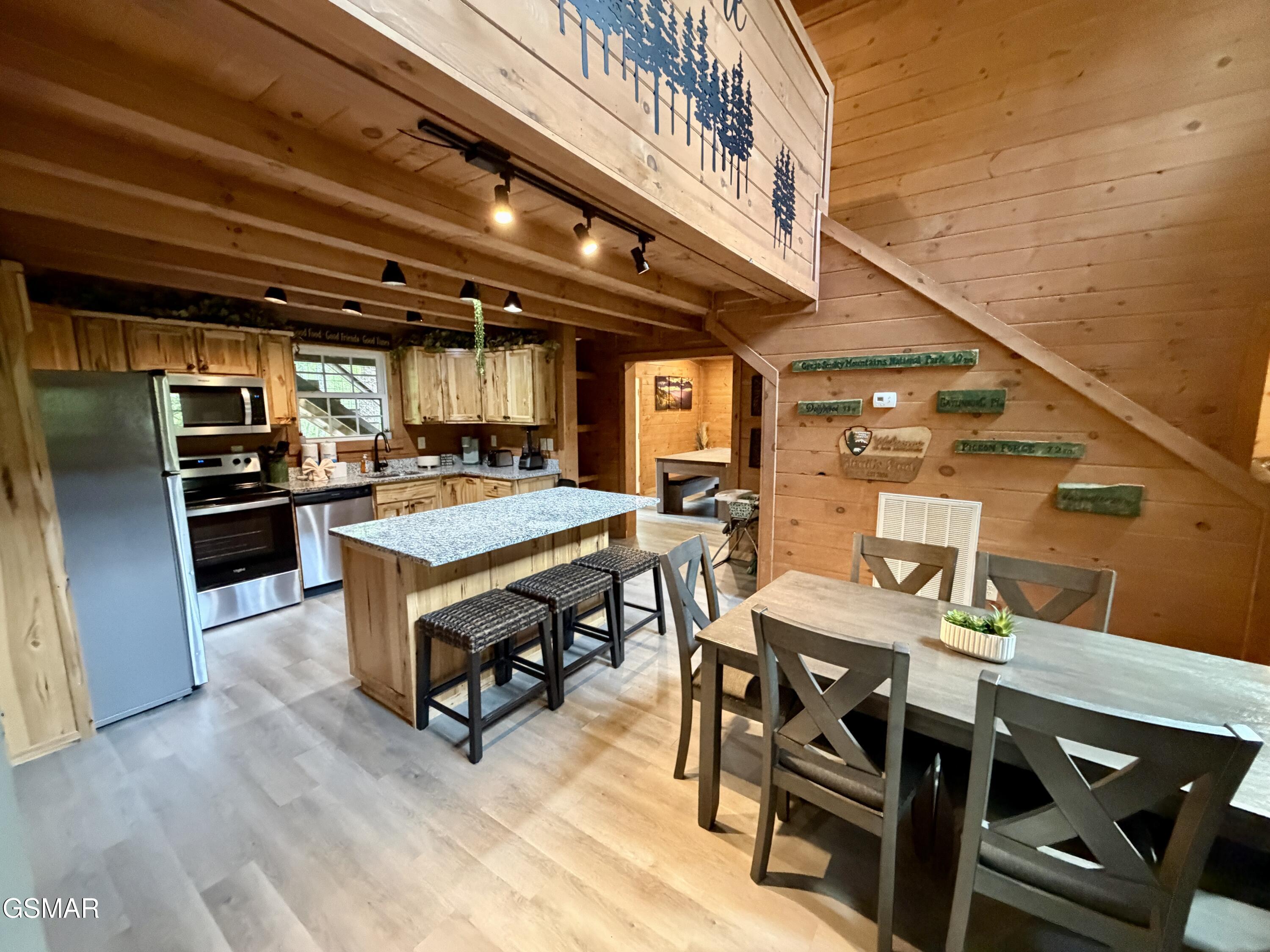 2211 Lake View Lane