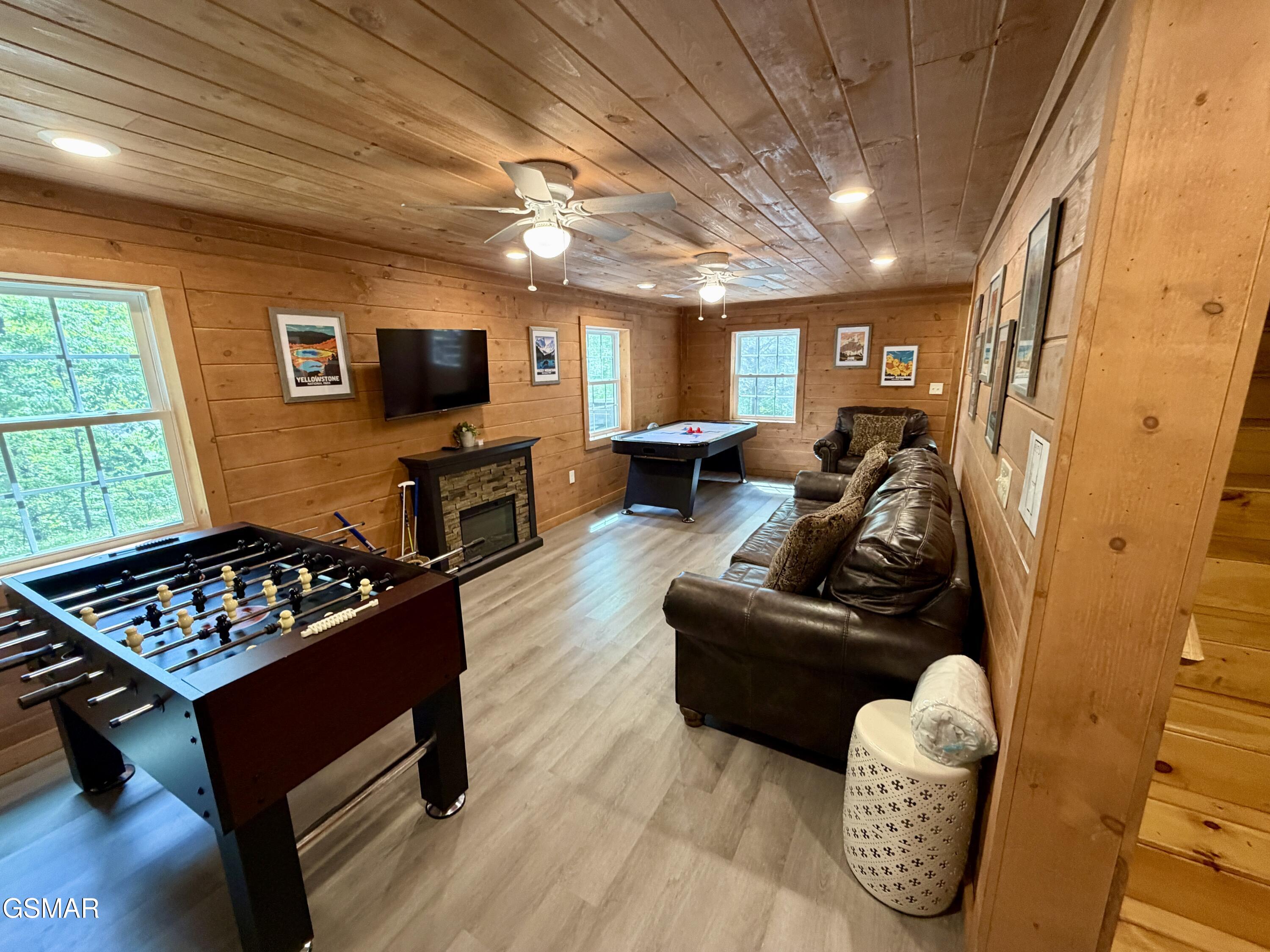 2211 Lake View Lane