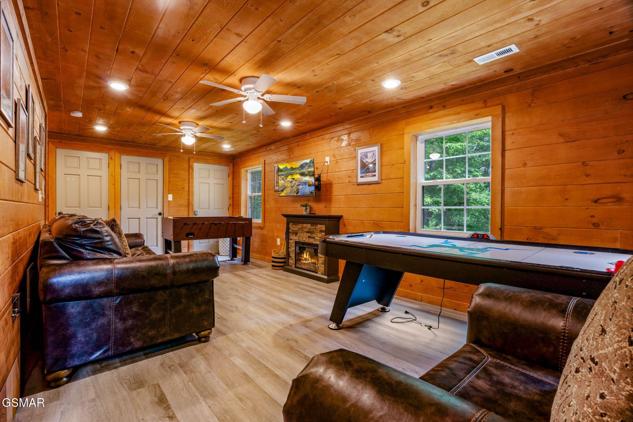 2211 Lake View Lane