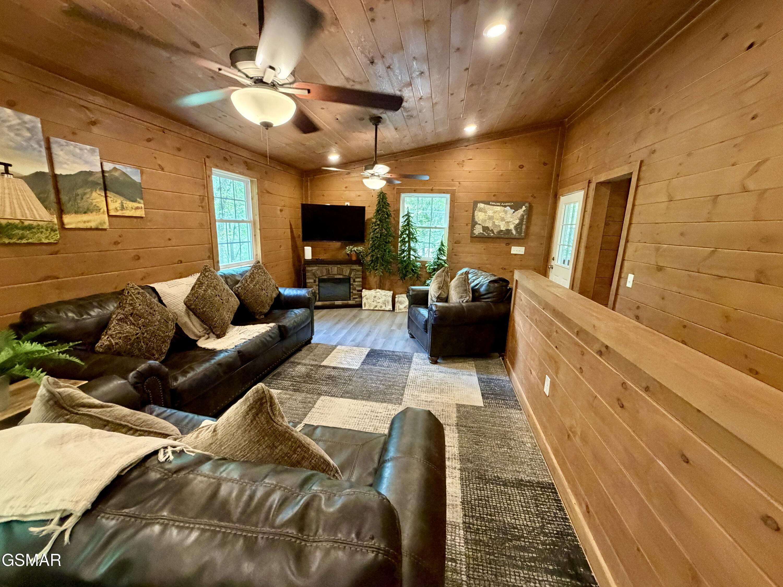 2211 Lake View Lane