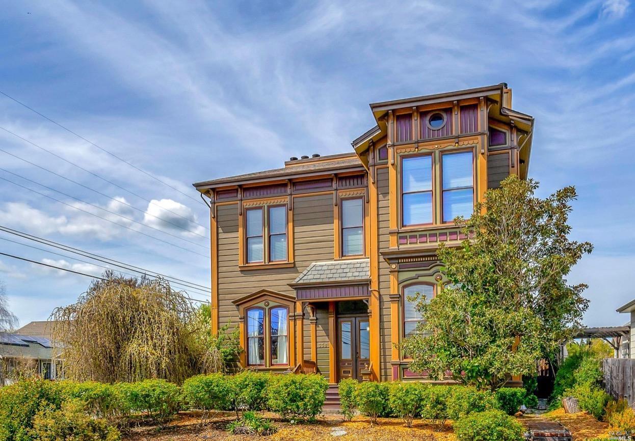 338 English St