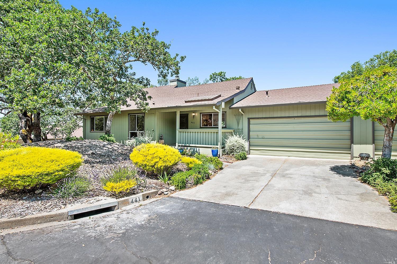 441 Oak Mesa Pl
