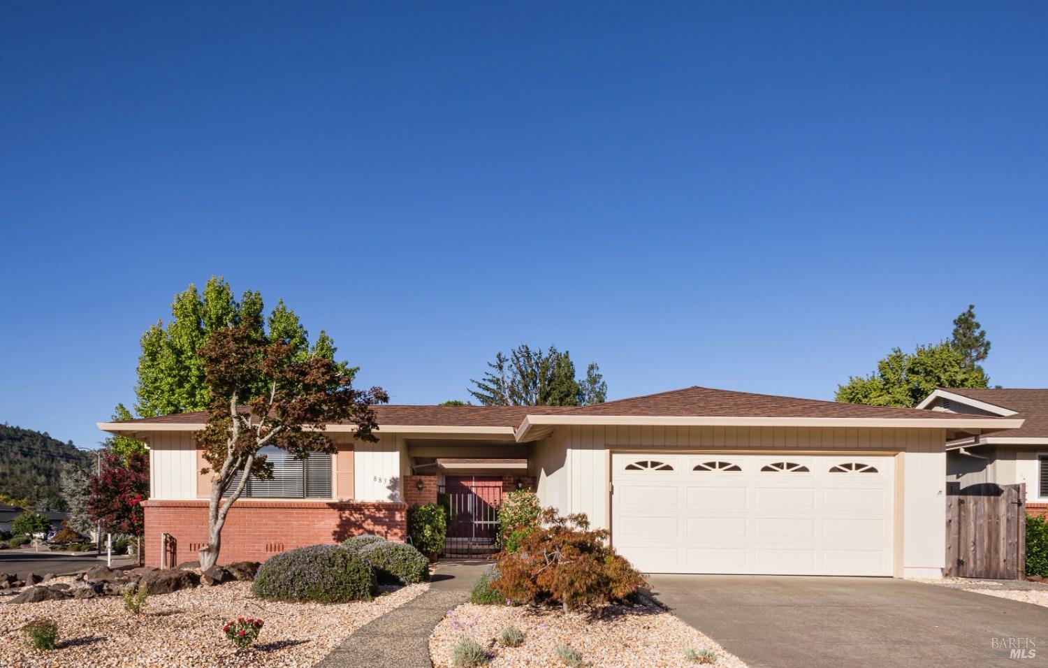8833 Oakmont Dr