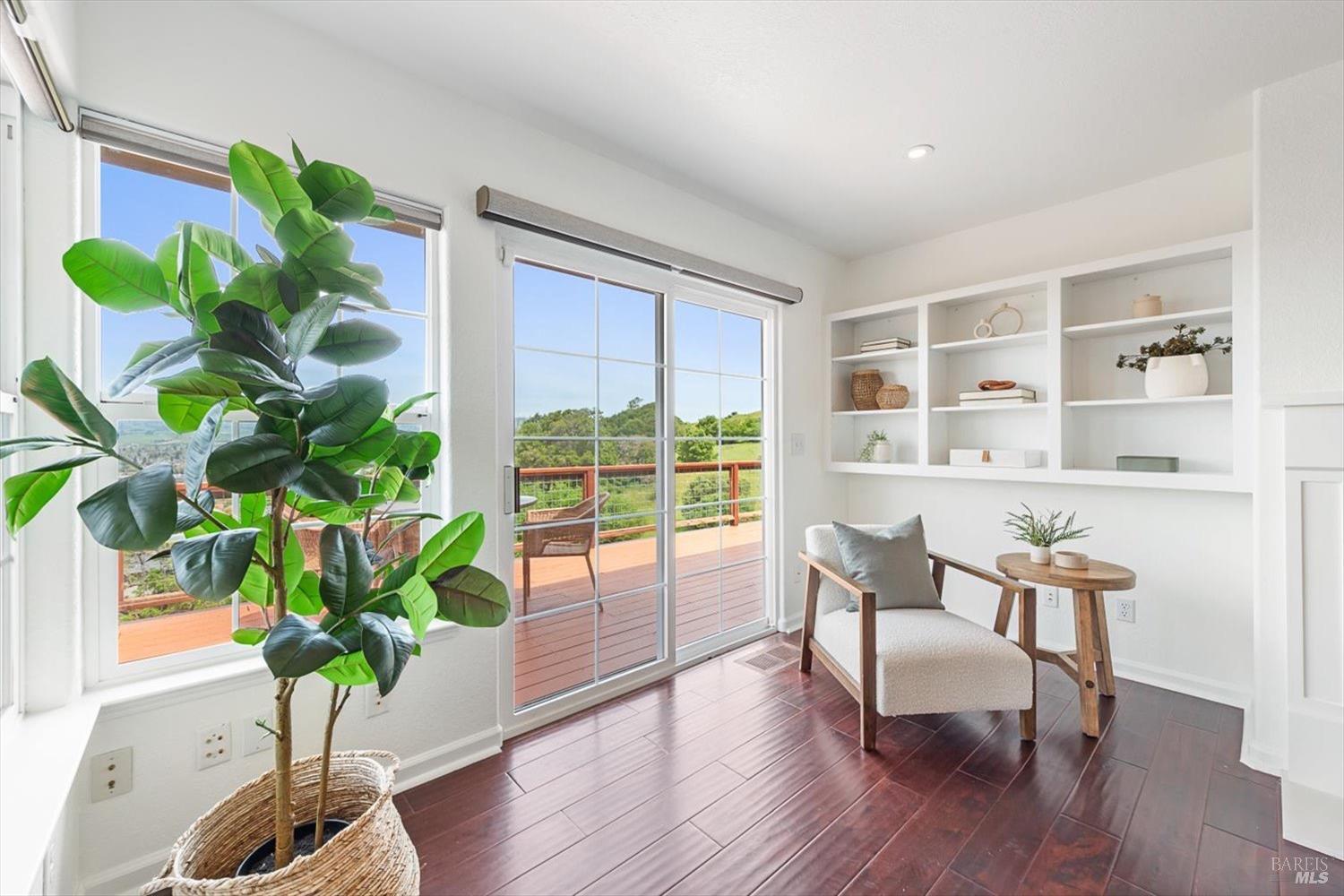 1085 Country Club Dr