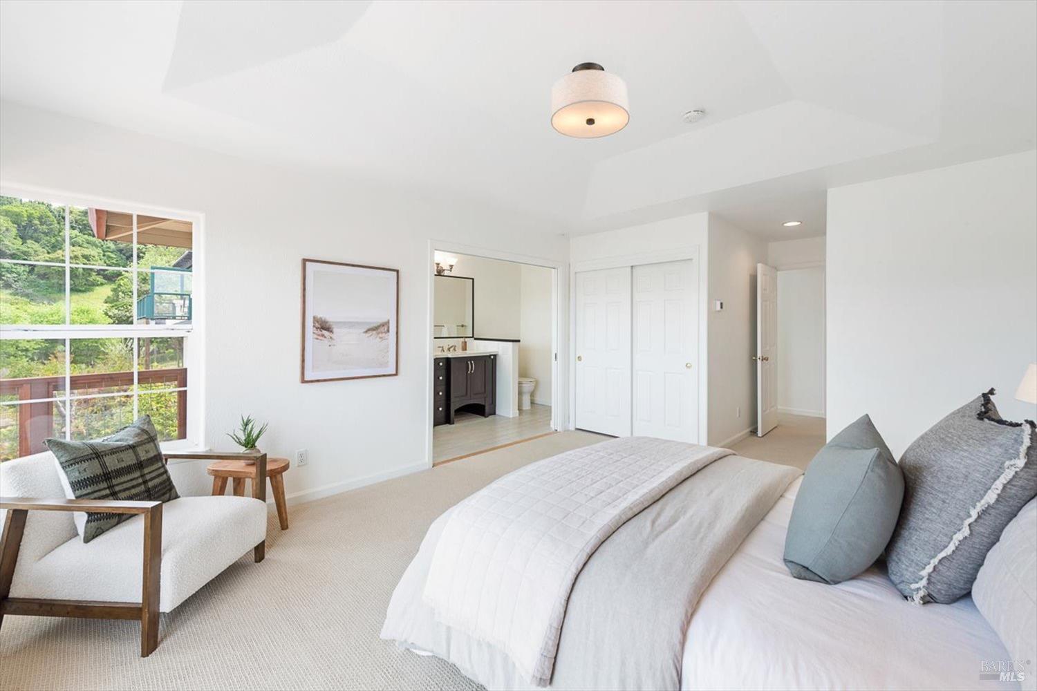 1085 Country Club Dr