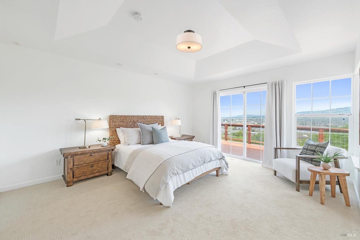 1085 Country Club Dr