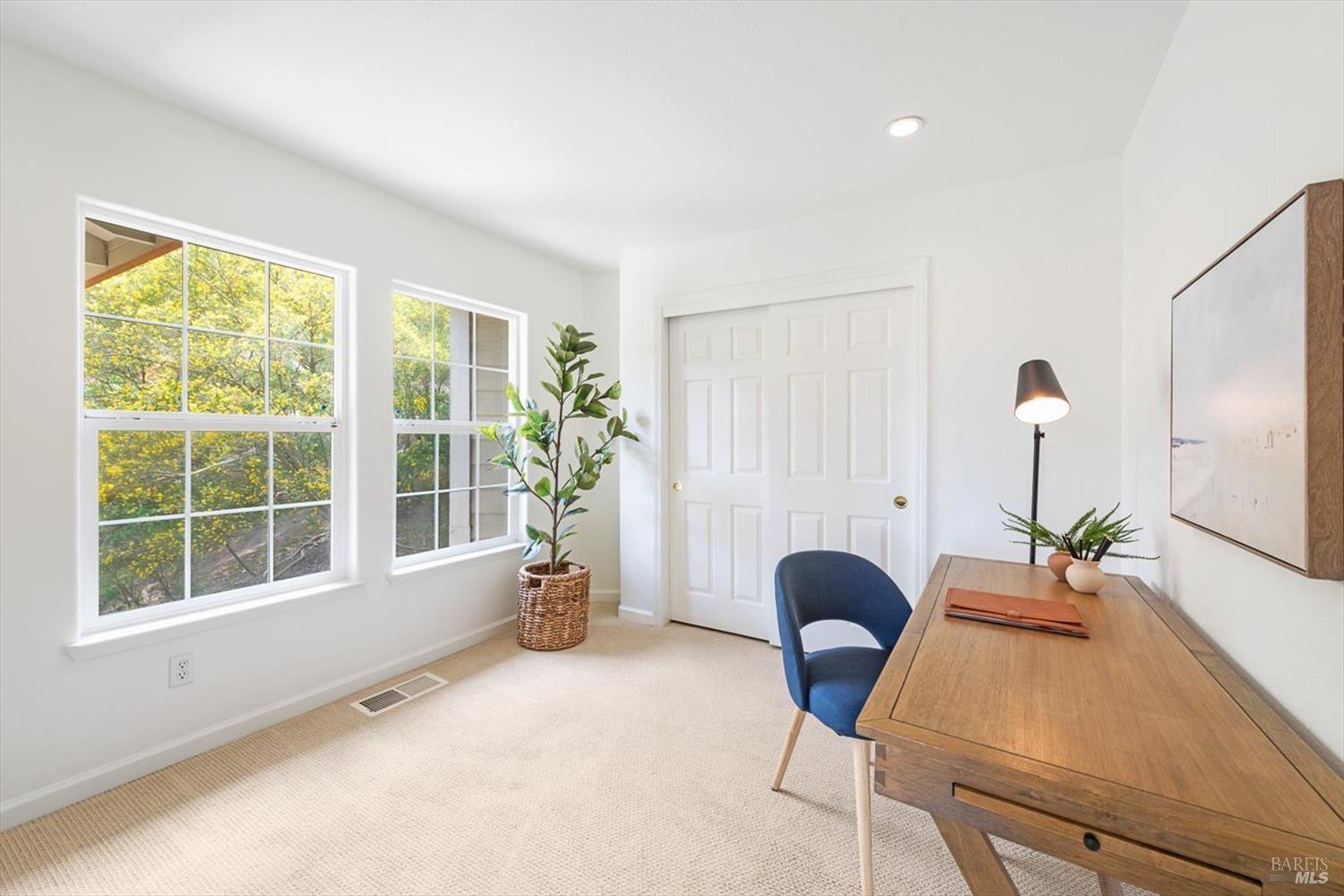 1085 Country Club Dr