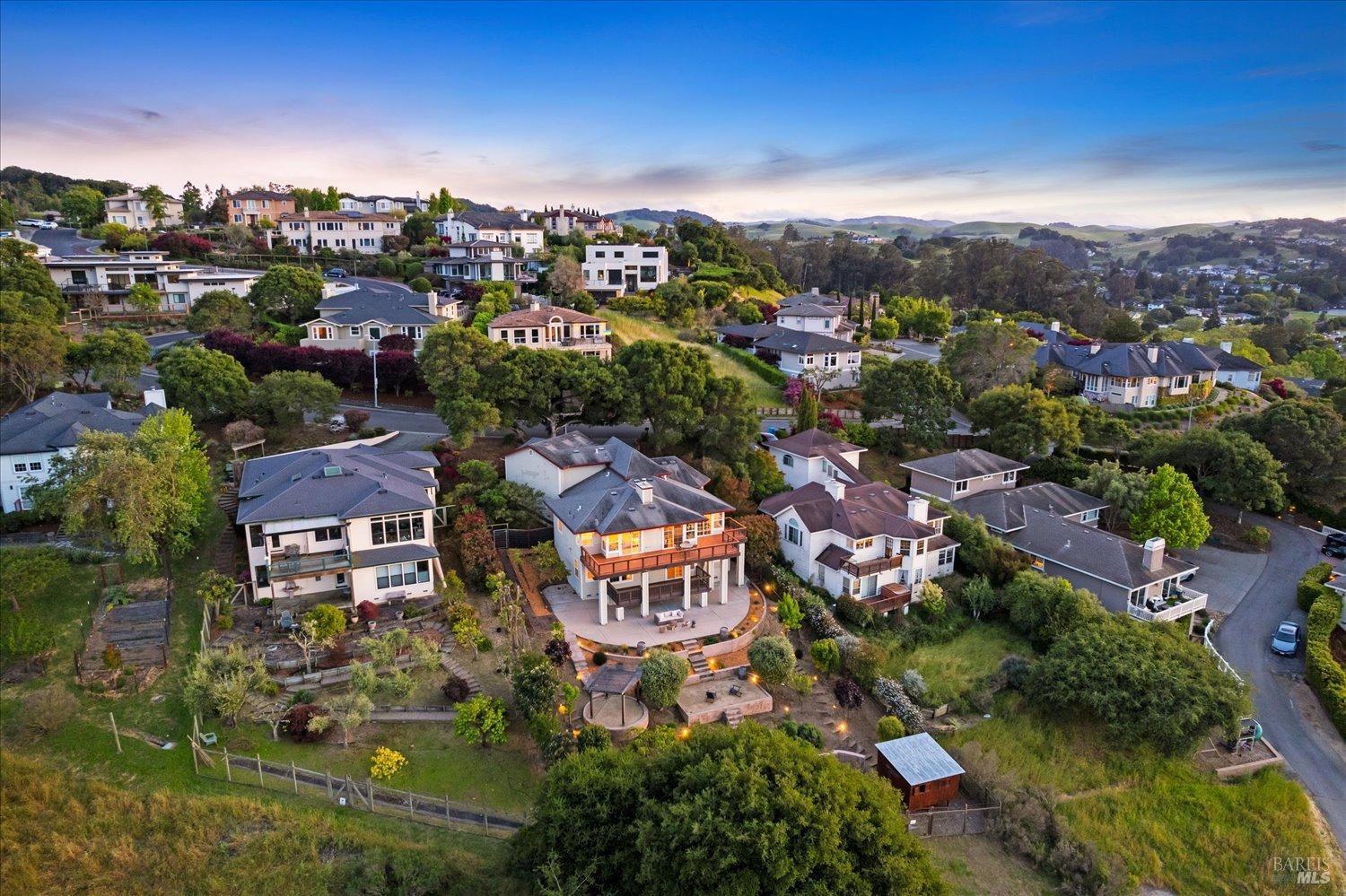 1085 Country Club Dr