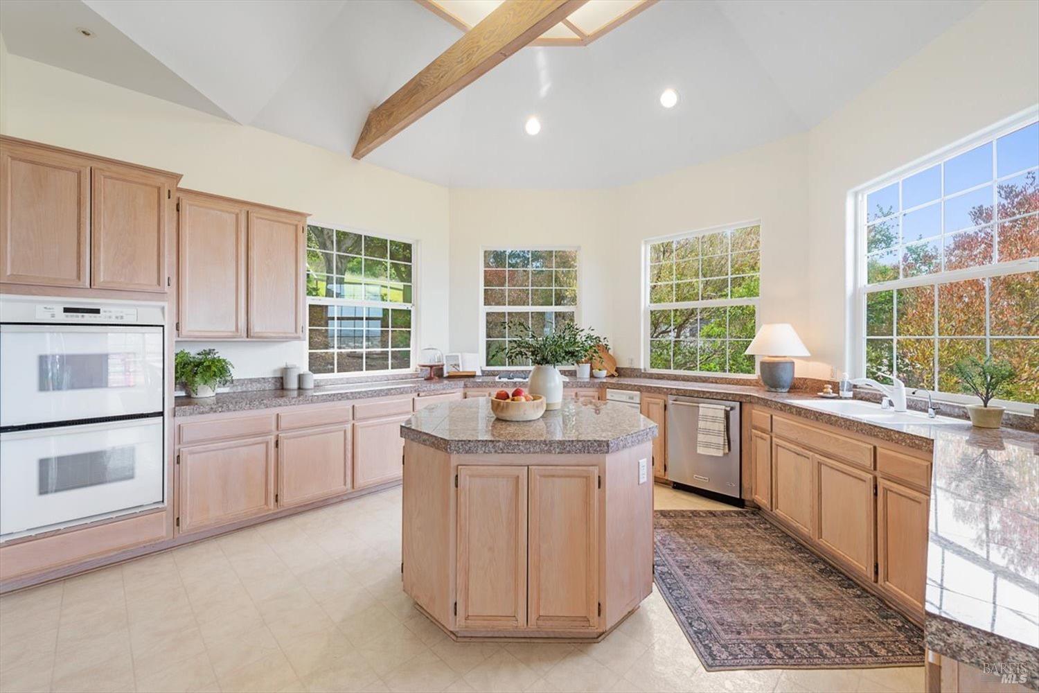 1085 Country Club Dr