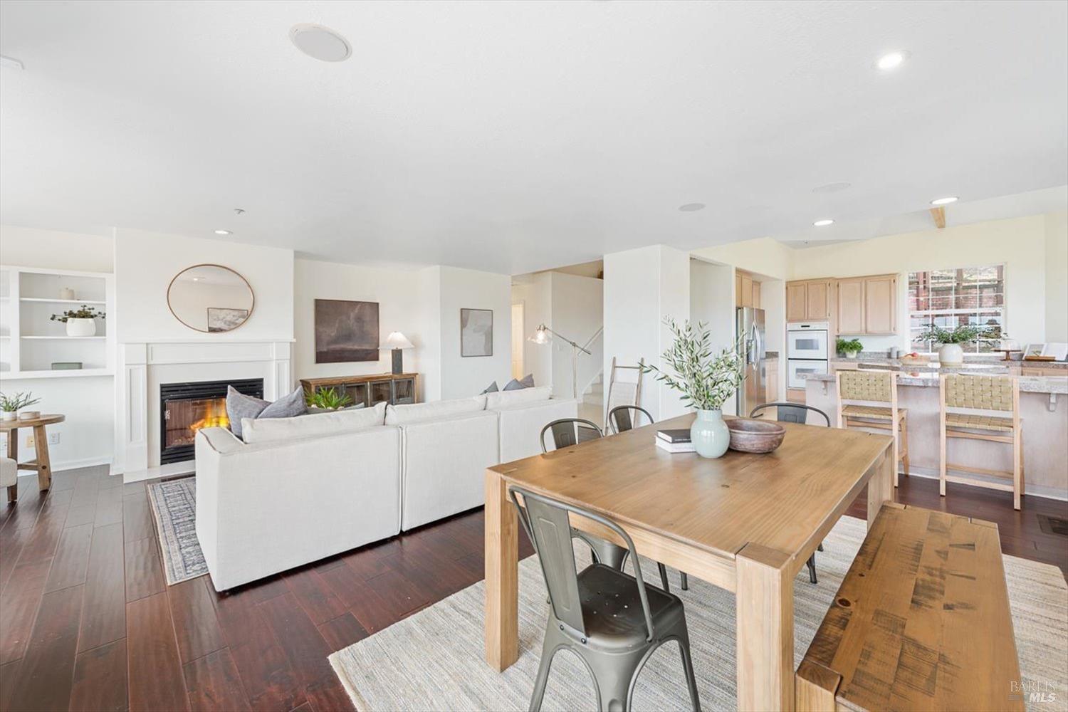 1085 Country Club Dr