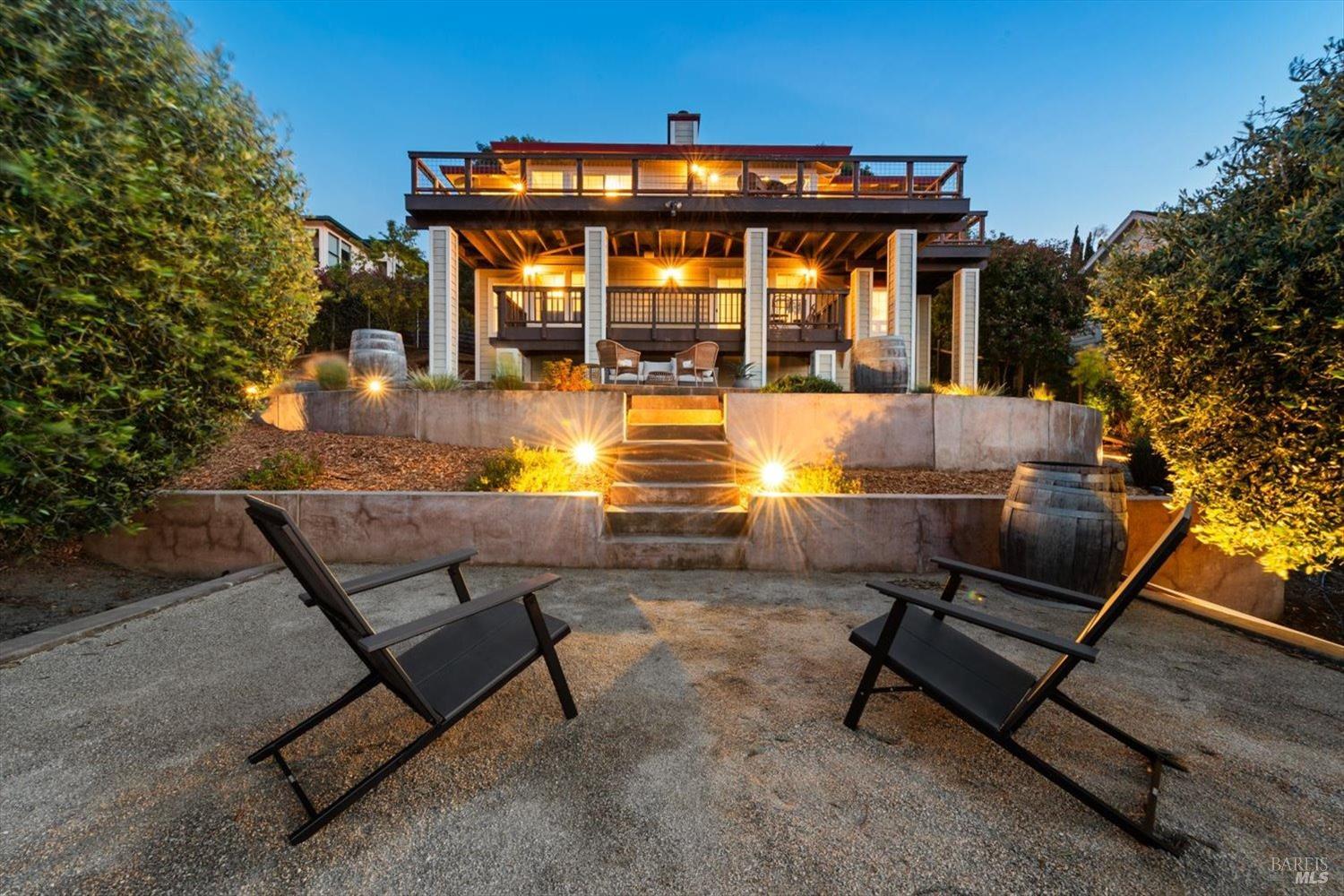 1085 Country Club Dr