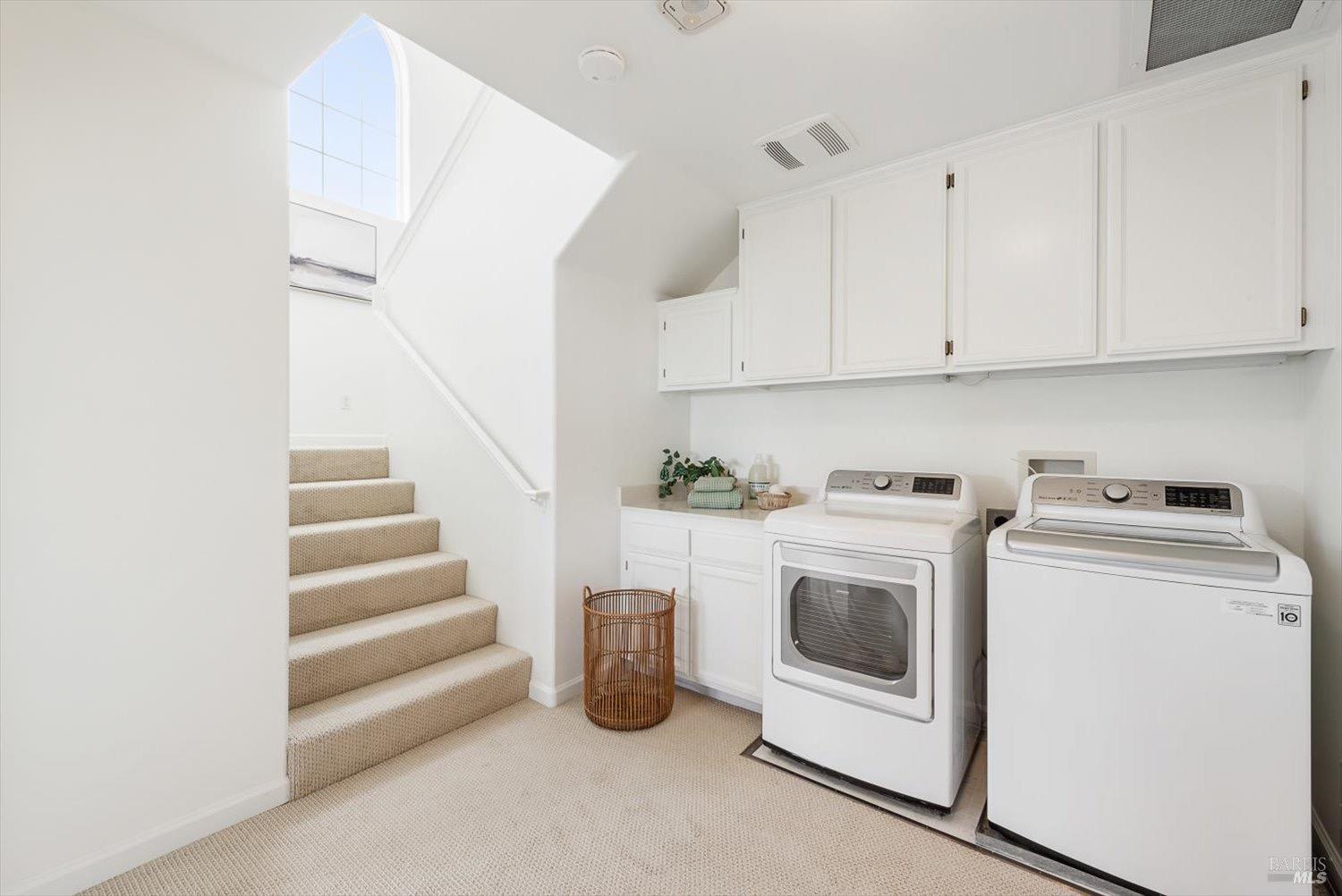 1085 Country Club Dr