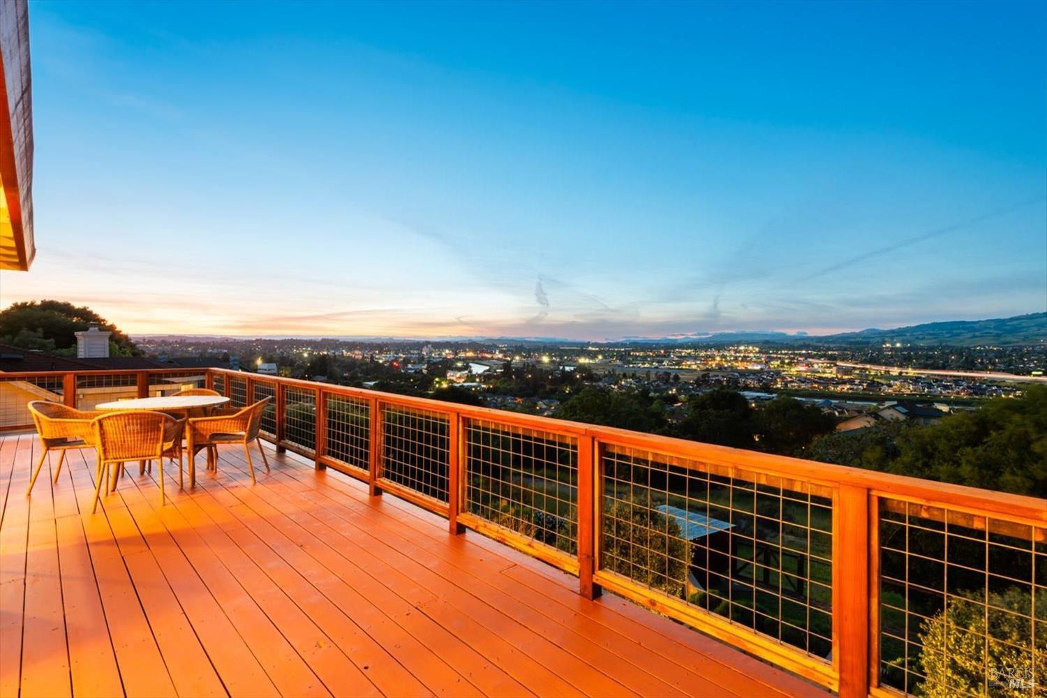 1085 Country Club Dr