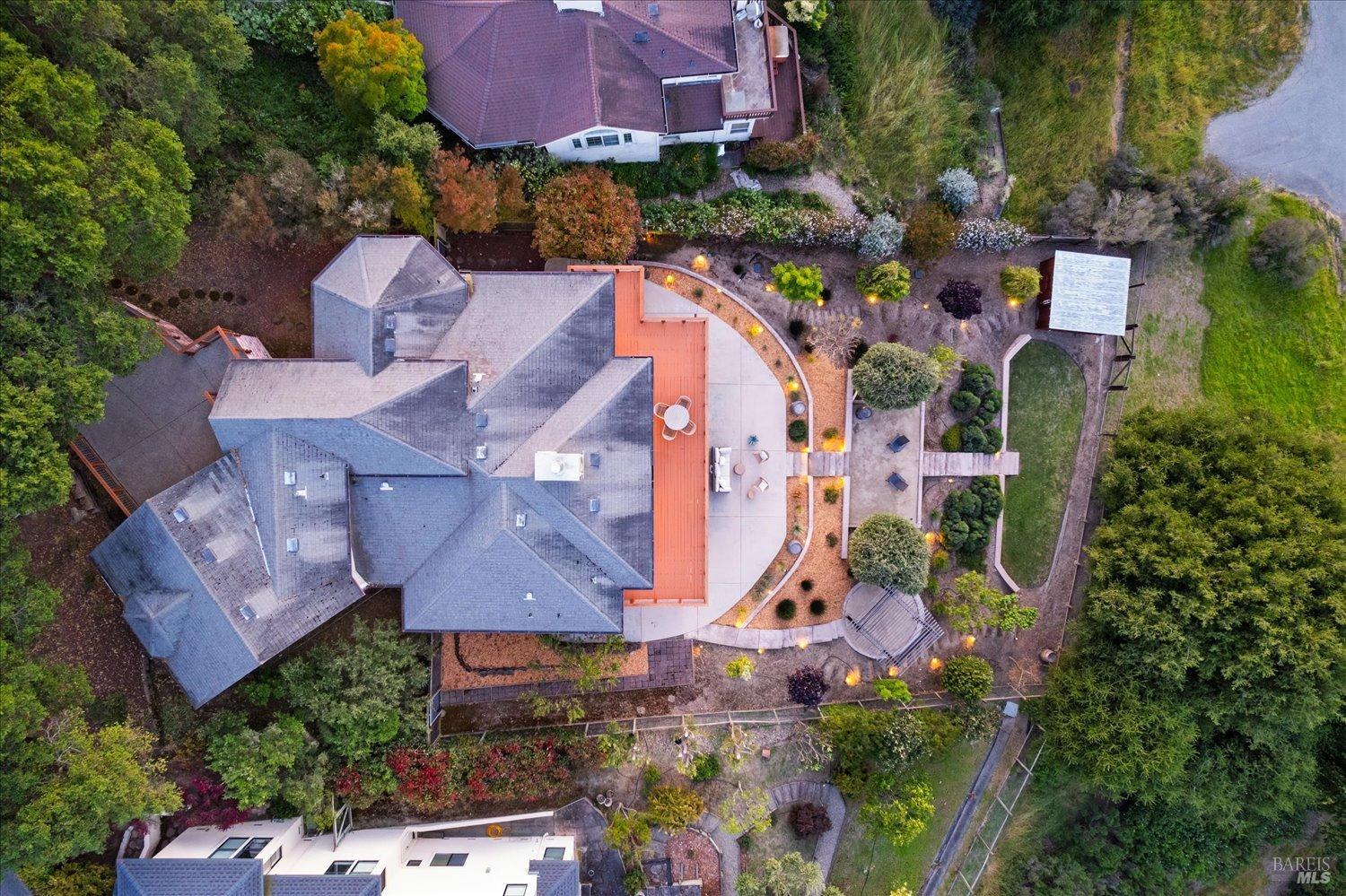 1085 Country Club Dr