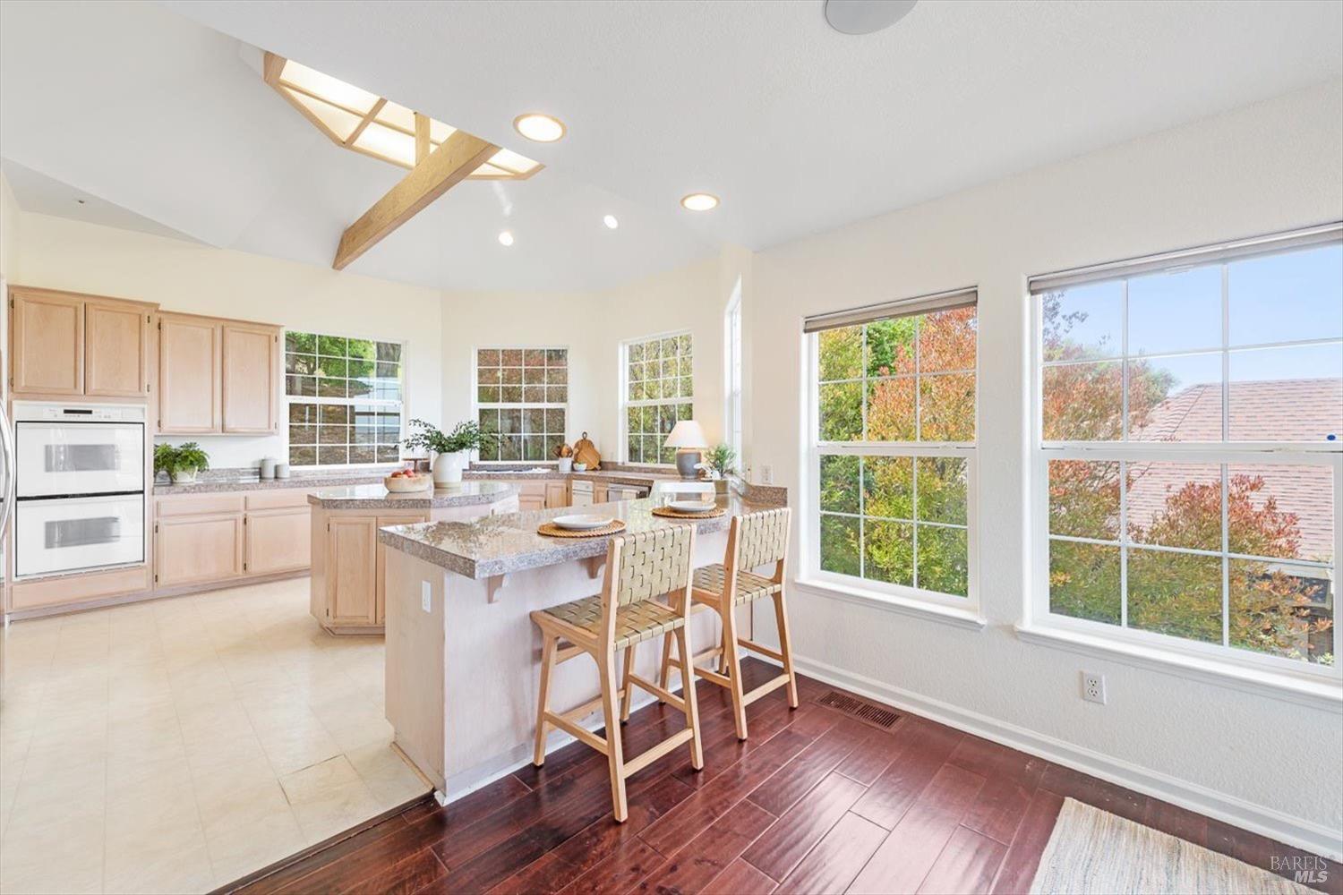 1085 Country Club Dr