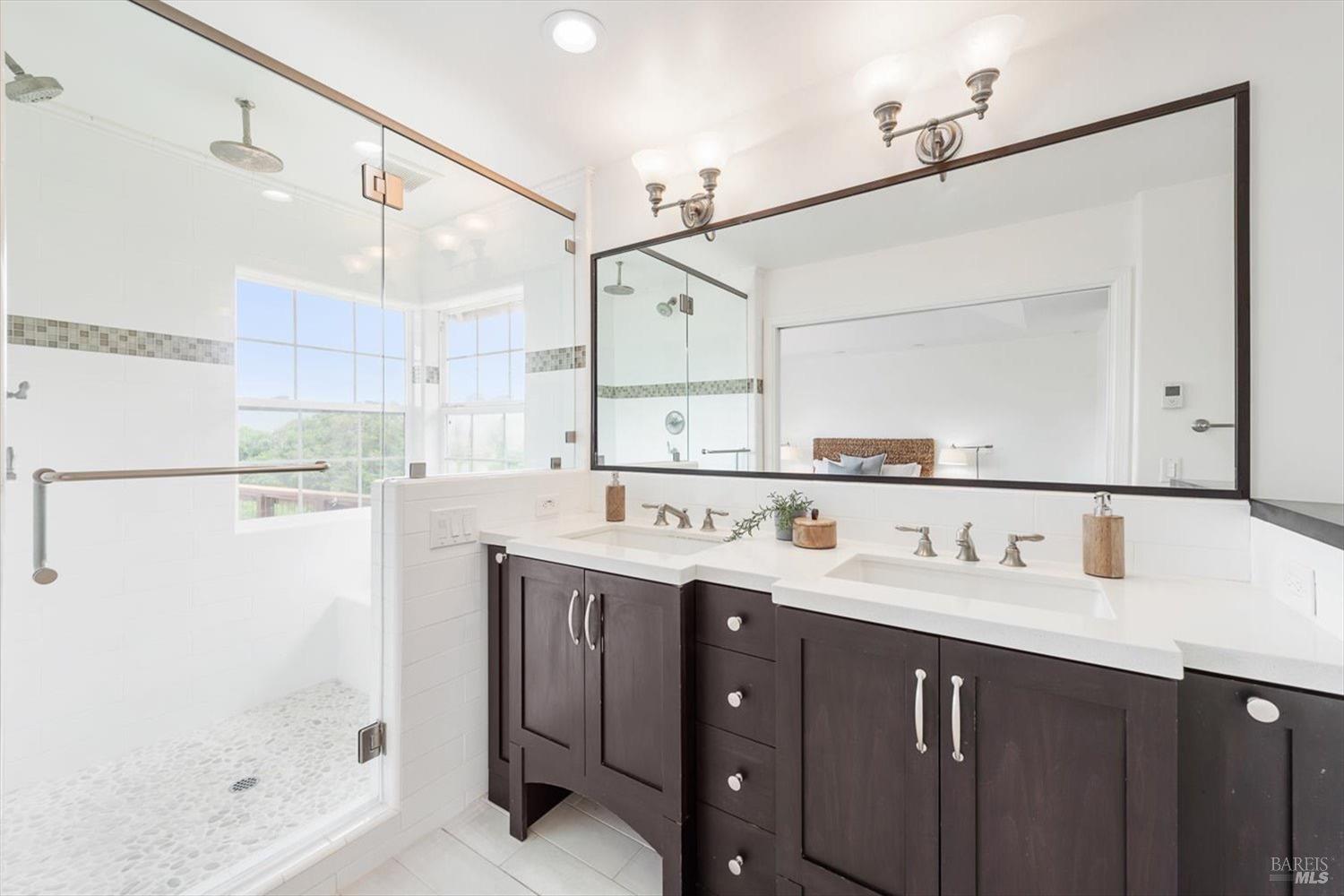 1085 Country Club Dr