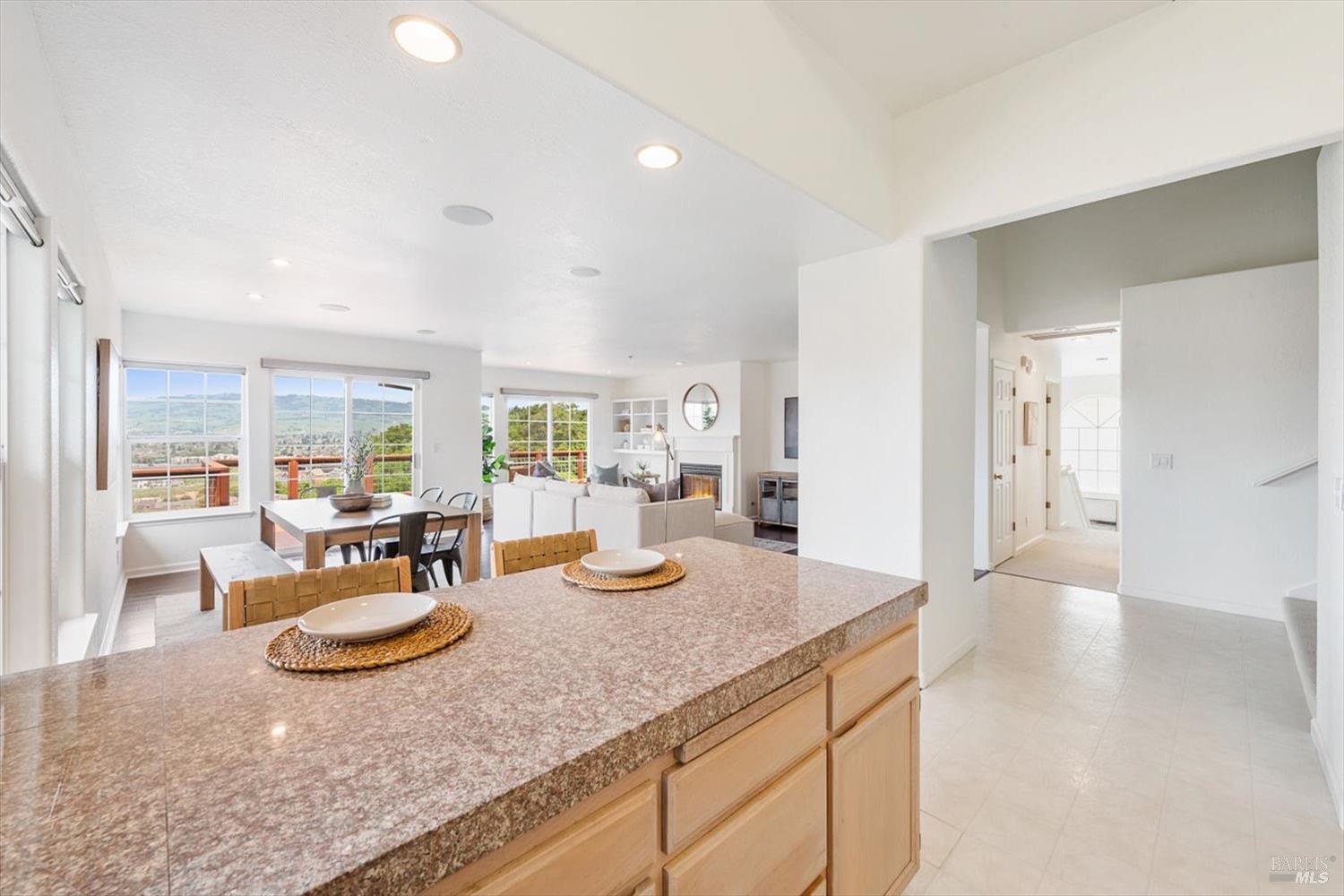 1085 Country Club Dr