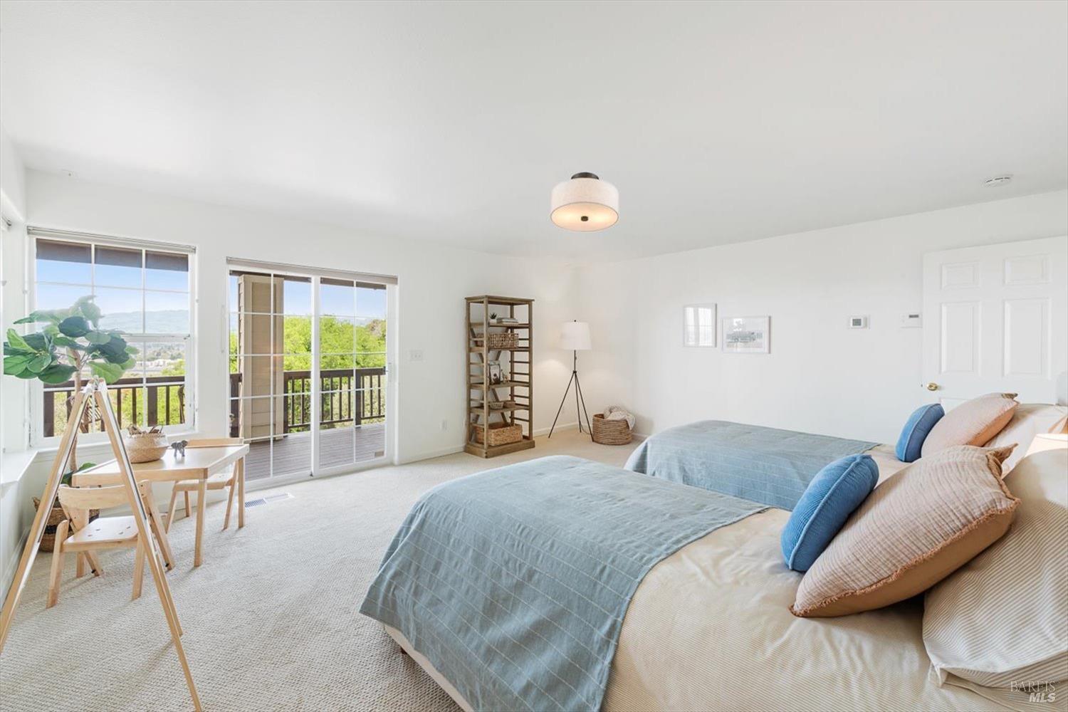 1085 Country Club Dr