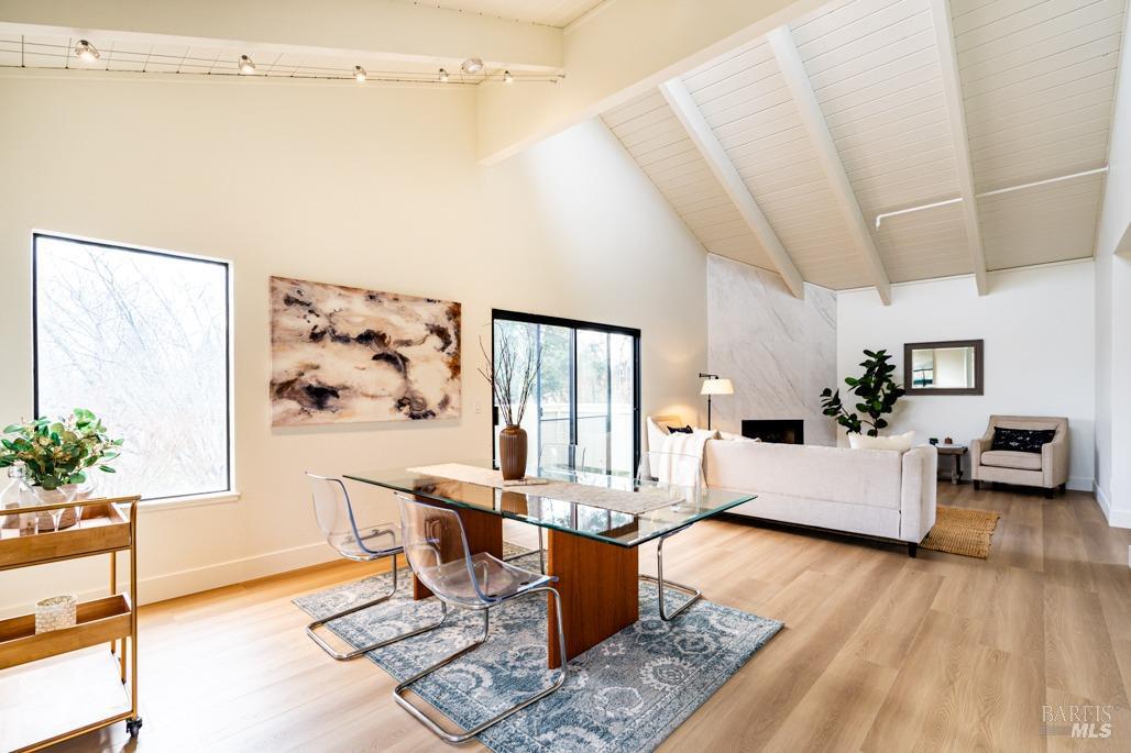 1 Acorn Cir