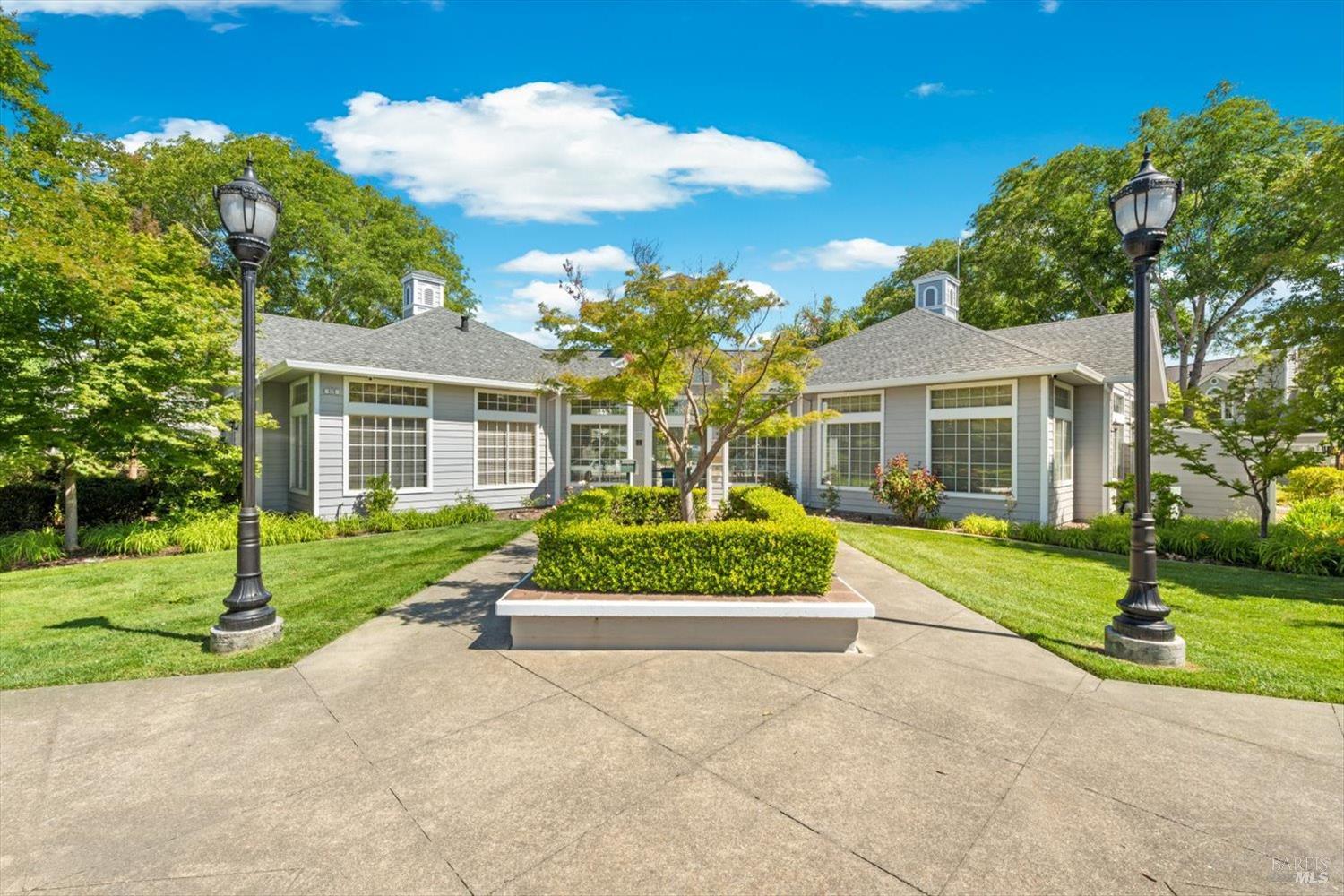 538 Torrey Pine Ln