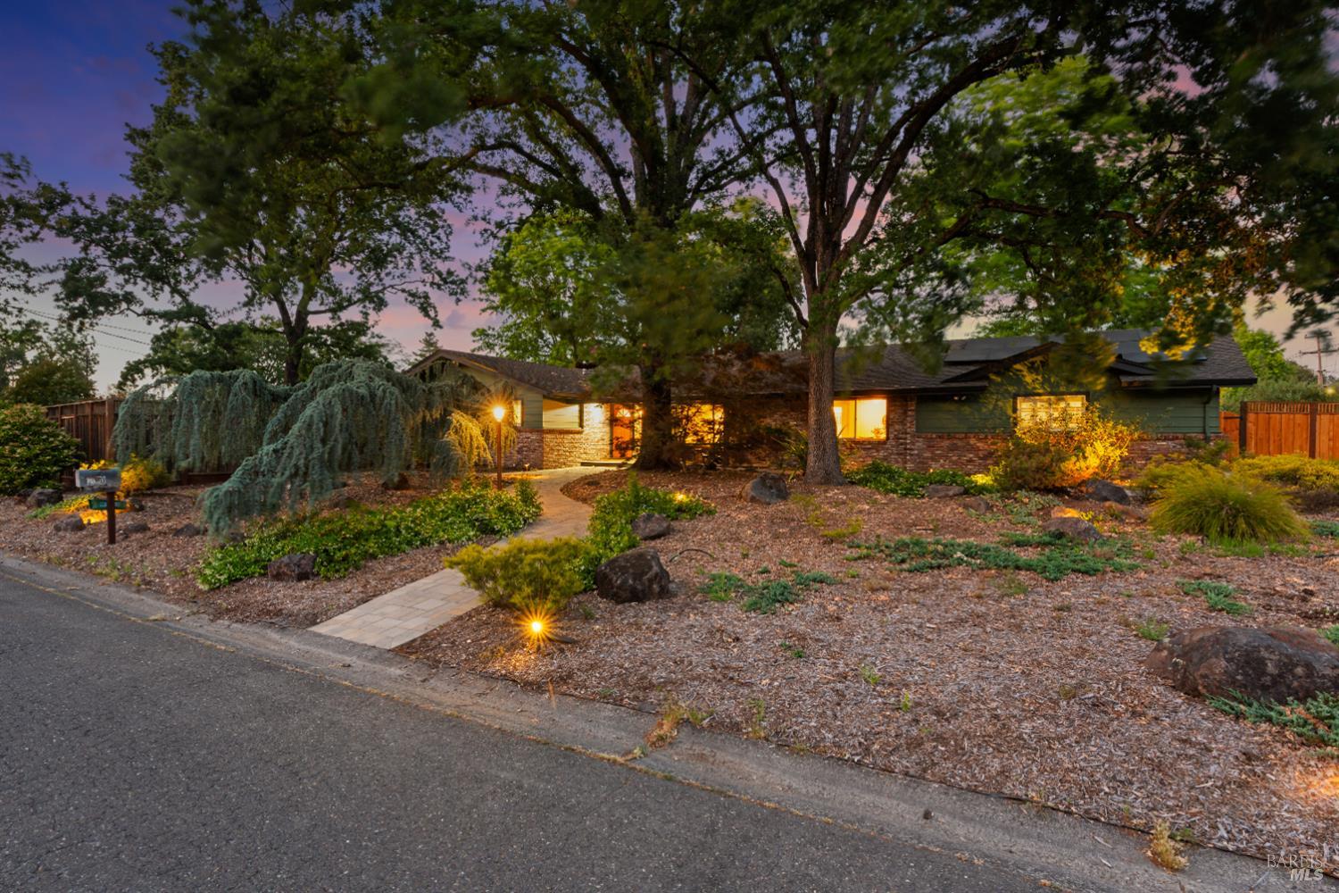 220 Country Club Dr