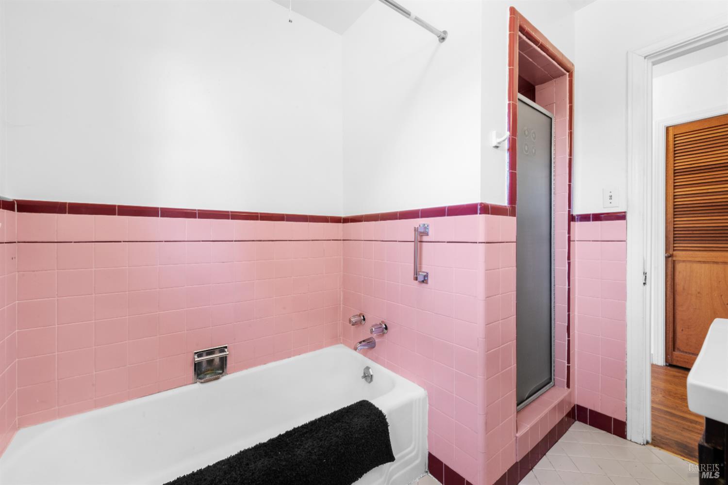 501 Mountain View Ave