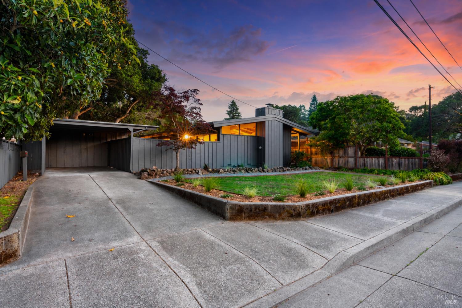 626 Sunnyslope Avenue