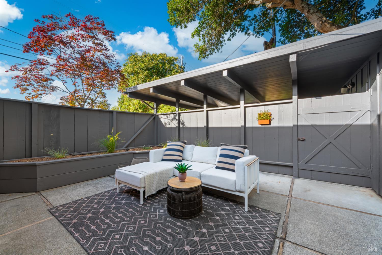 626 Sunnyslope Avenue