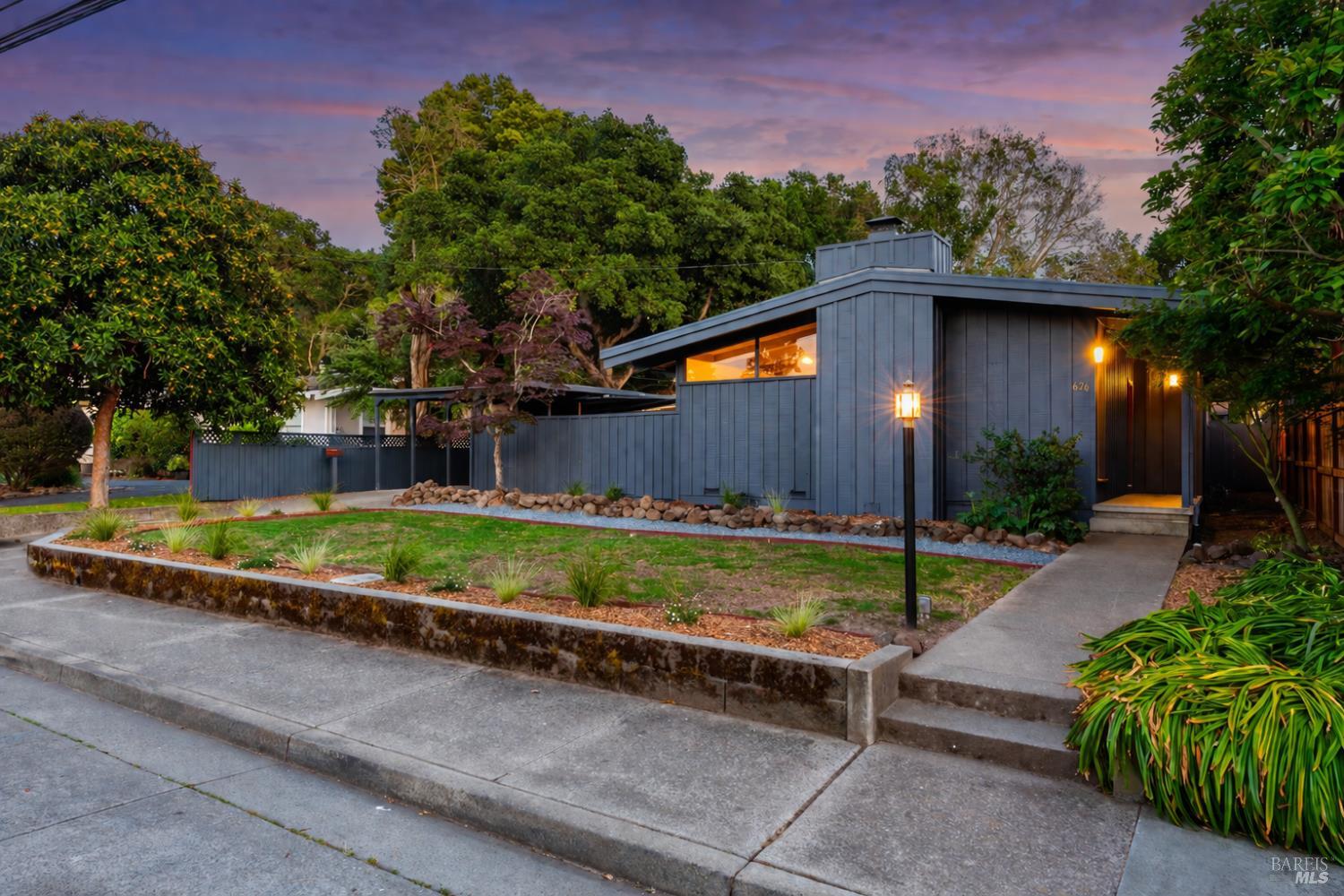 626 Sunnyslope Avenue