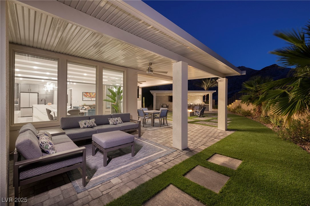 11 Acacia Creek Court