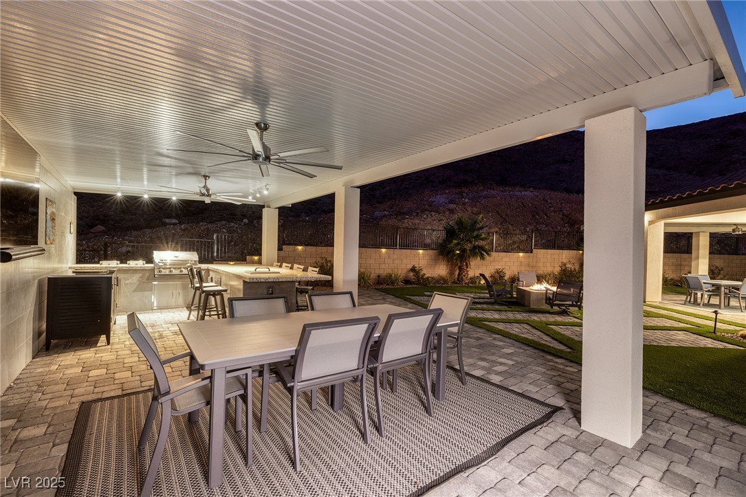 11 Acacia Creek Court