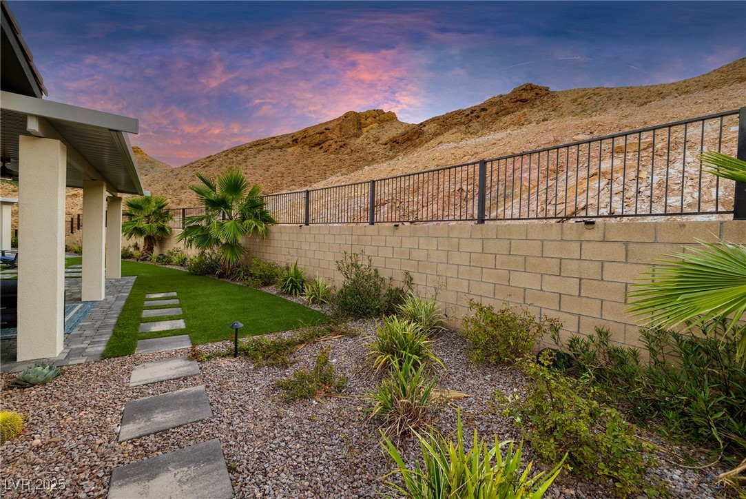 11 Acacia Creek Court