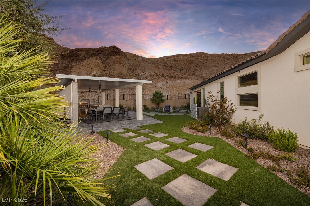 11 Acacia Creek Court