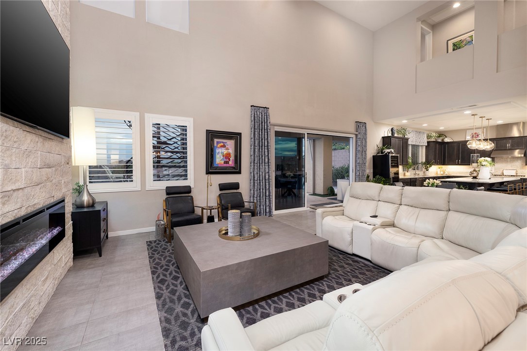 7 Hilltop Crest Street