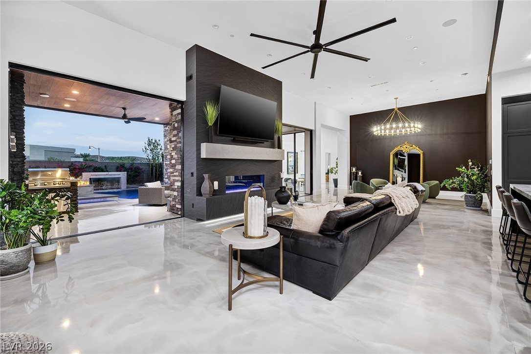 13 Rainbow Point Place