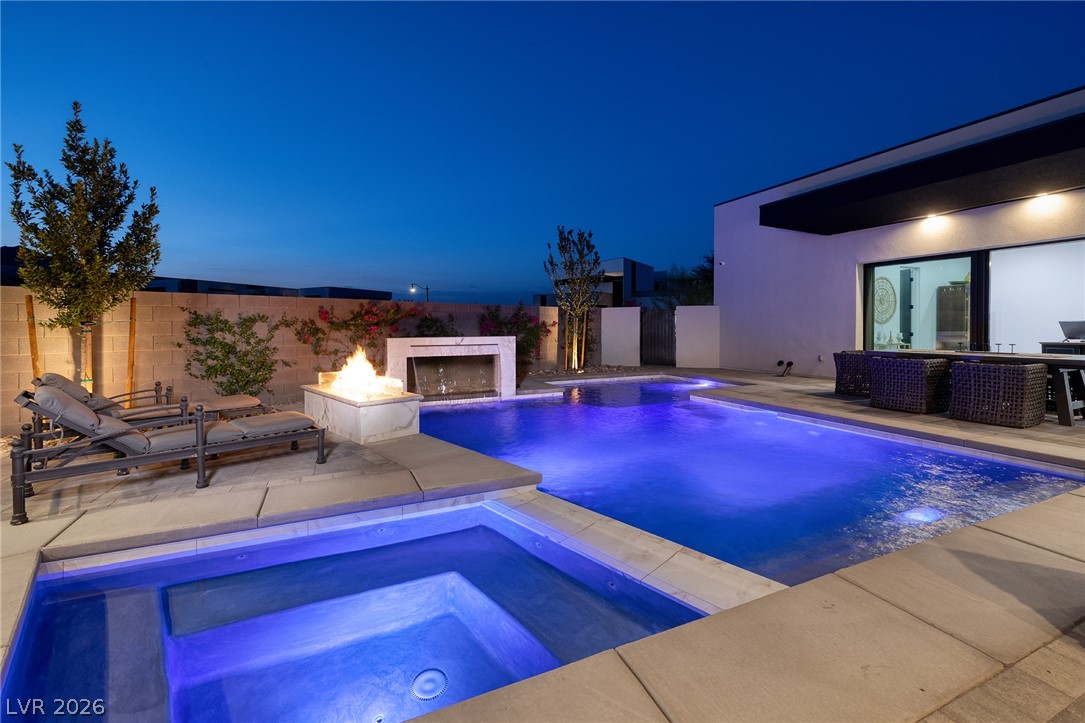 13 Rainbow Point Place